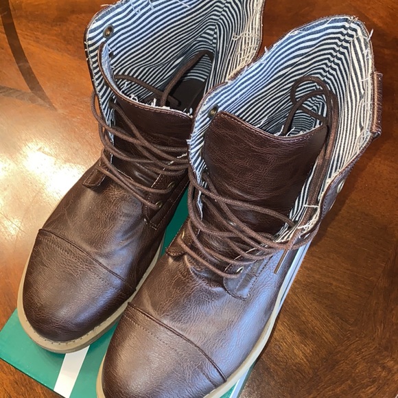 Brown boots - Picture 3 of 3